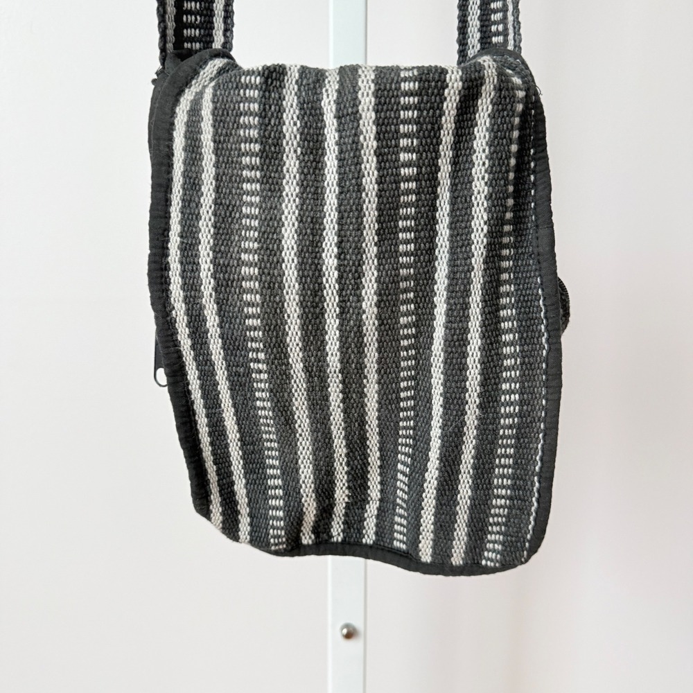 Black Gray Striped Woven Crossbody Bag Multi-Pocket Travel Purse Boho Grunge